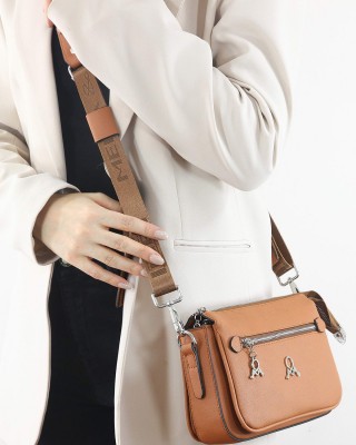 Taba Küçük Boy Günlük Kadın Çapraz Askılı Omuz Çantası İthal Kaliteli Suni Deri Çok Bölmeli 5437