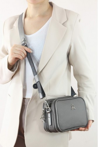 Gri Orta Boy Günlük Kadın Çapraz Askılı Omuz Çantası İthal Kaliteli Suni Deri Çok Gözlü 5439