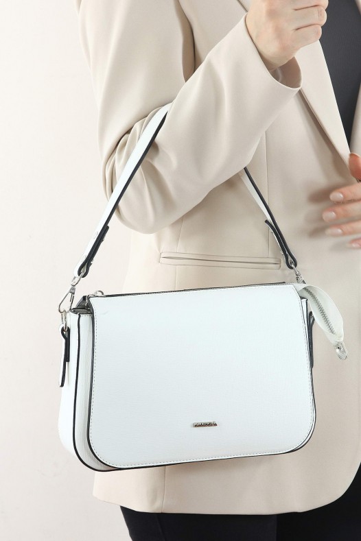 Beyaz Orta Boy Günlük Kadın Çapraz Askılı Omuz Çantası İthal Kaliteli Suni Deri Çok Gözlü 5441